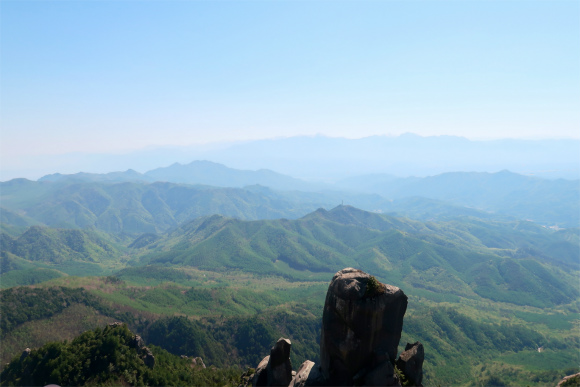 瑞牆山の頂上風景