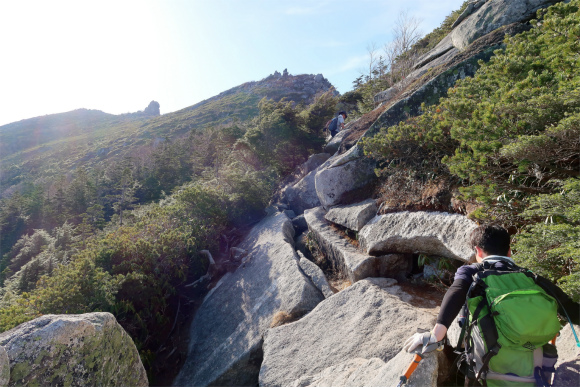 金峰山直下の悪路