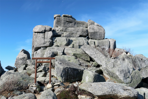 金峰山山頂と五丈石周辺の景色
