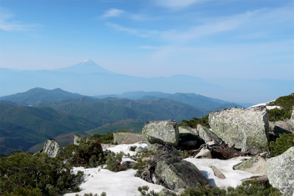 富士山の景色には残雪が絵