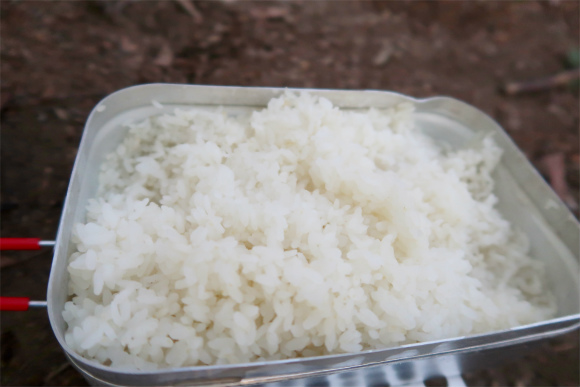 f:id:aohige0718:20190602151314j:plain メスティンお米が炊けた