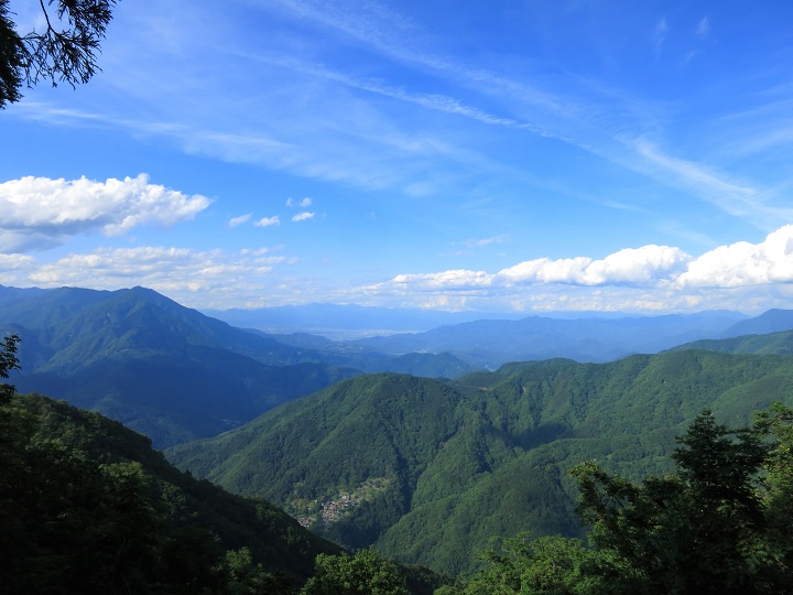 七面山敬慎院への登山ルート下山