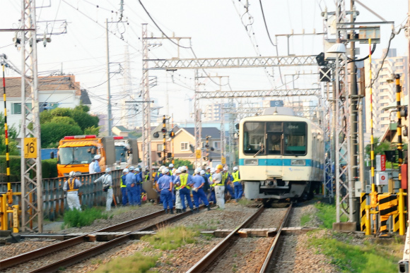 小田急線が脱線事故