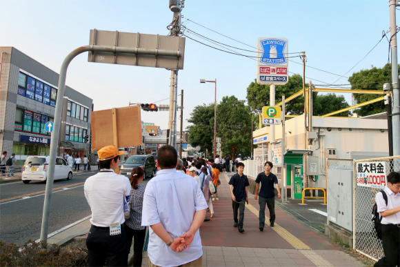 伊勢原駅、愛甲石田駅、本厚木でバスによる振り替え輸送