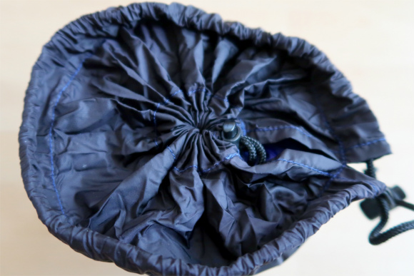 寝袋の収納袋も開閉部も二重