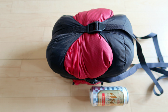 寝袋を圧縮した結果