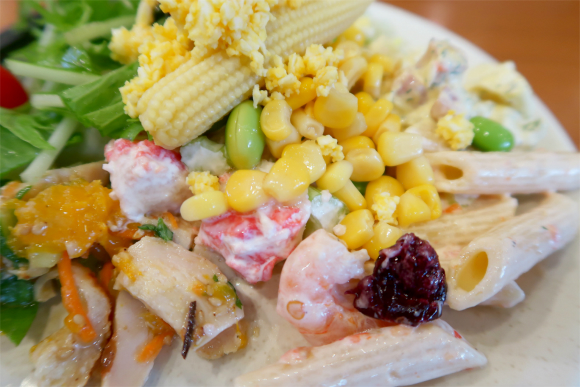 サラダバーごちゃごちゃ感が満載