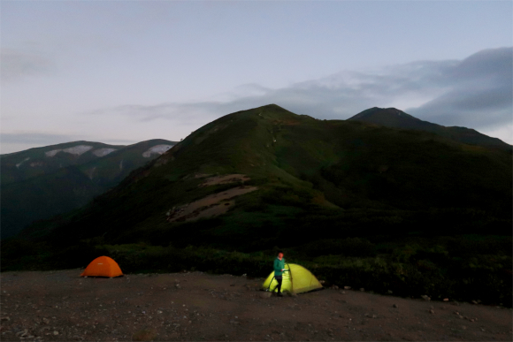 夜明け前の飯豊山