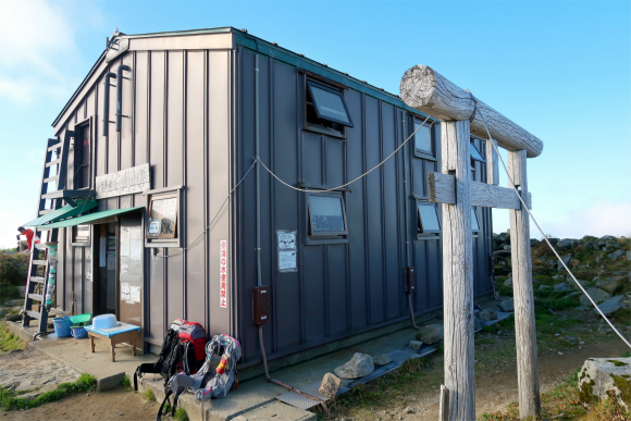 飯豊山神社奥宮への入口