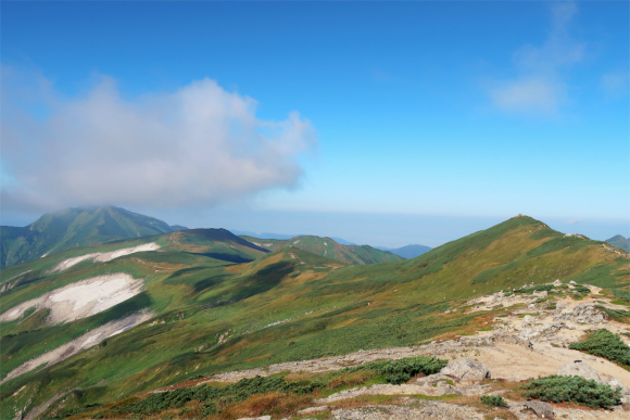 左が飯豊山最高峰の大日岳右が飯豊山