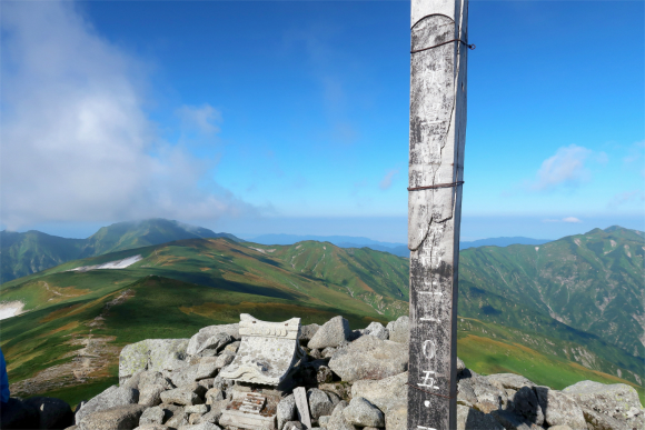 飯豊山の標高は、２，１０５ｍ