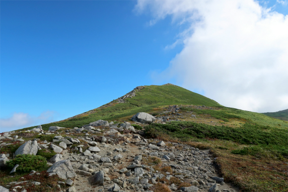 振り返っての飯豊本山
