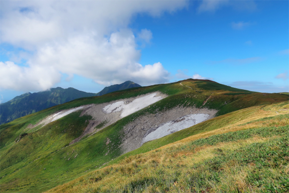 残雪と大日岳のコラボ