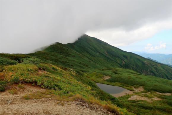 大日岳と文平ノ池のコラボ