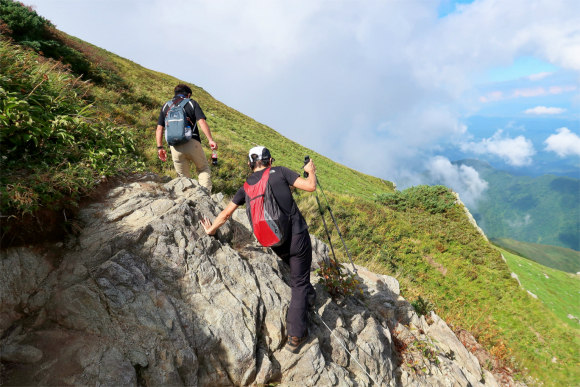飯豊本山小屋の水場は道が険しい