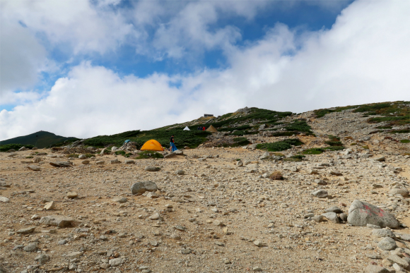 飯豊本山小屋のテント場