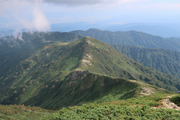 飯豊本山小屋から切合小屋