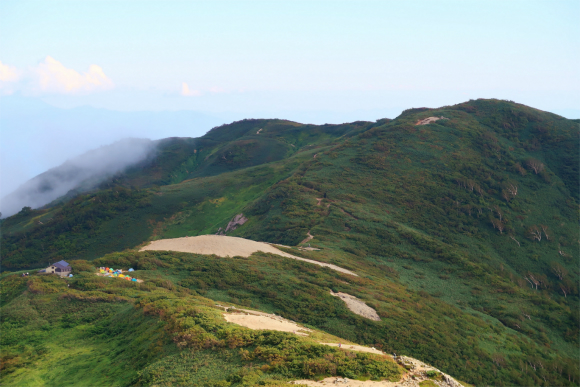切合小屋が見えてきた