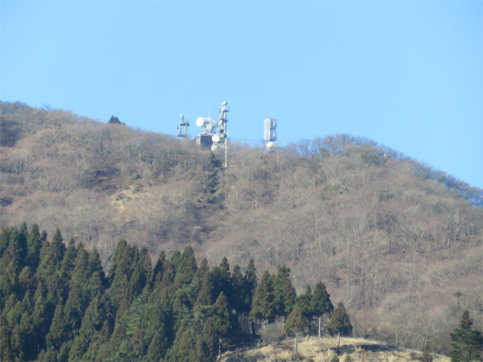 梅ノ木尾根から大山山頂のアンテナ