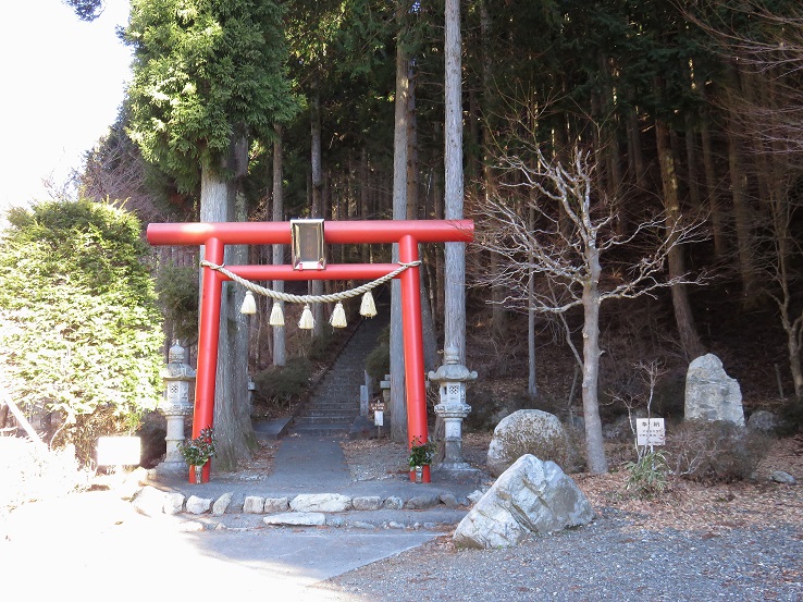 石割山神社駐車場から石割神社を経由して石割山登山