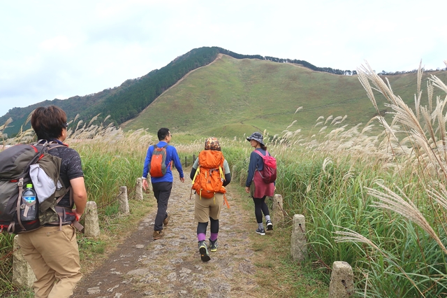 f:id:aohige0718:20191101231138j:plain 俱留尊山登山中の様子