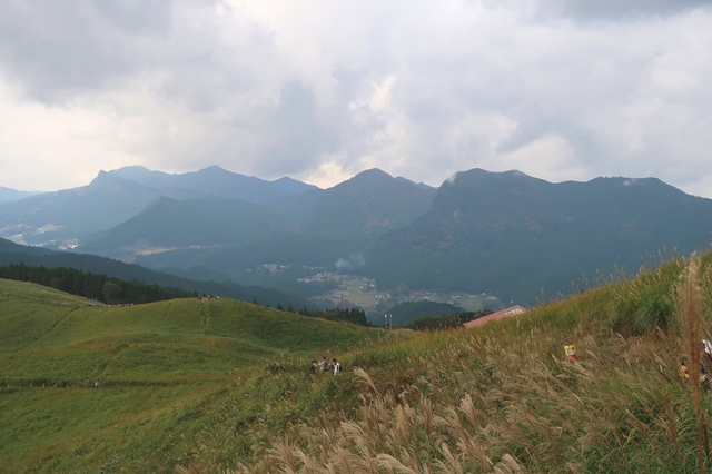f:id:aohige0718:20191101231419j:plain 国見山に兜岳・鎧岳