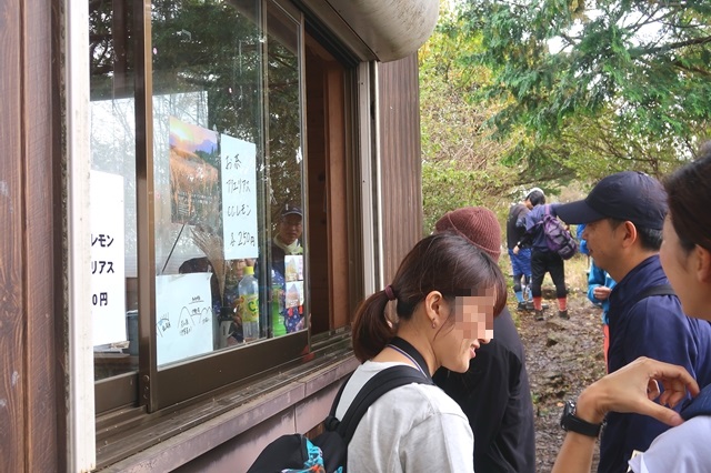 f:id:aohige0718:20191101231744j:plain 二本ボソ小屋様子