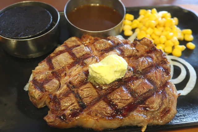 f:id:aohige0718:20191102174926j:plain 注文したアンガスリブアイステーキ写真