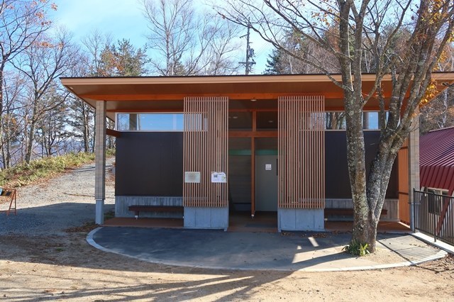 陣馬形山キャンプ場のトイレ
