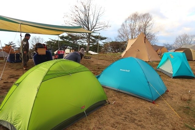 陣馬形山キャンプ場フラットで芝生のスペース