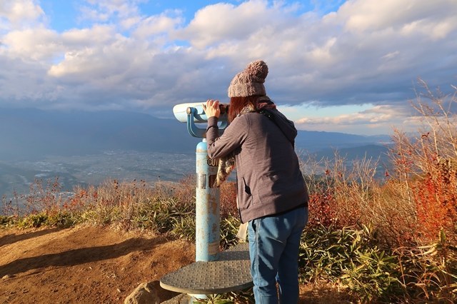 陣馬形山の山頂無料で使える望遠鏡