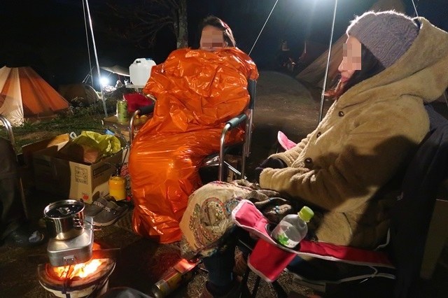 キャンプ場日没と共に寒さが厳しく