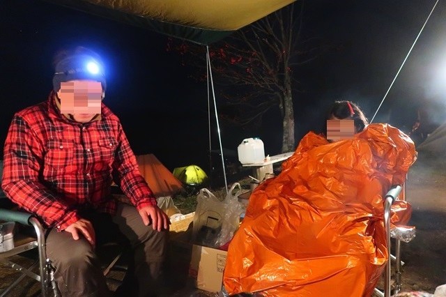 ヘッドライトの男性