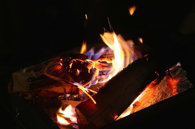 キャンプファイヤー