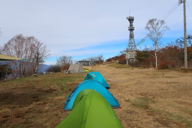 陣馬形山でテント