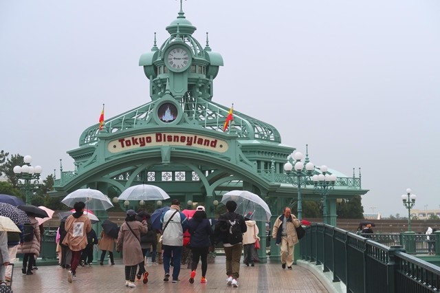 ディズニーランド雨