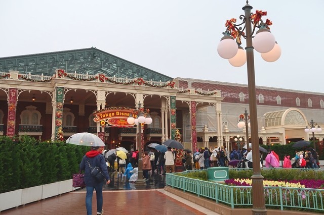 、クリスマスバージョンのディズニーランド入場