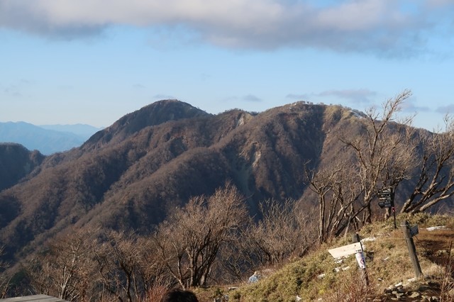 塔ノ岳の山頂から蛭ヶ岳