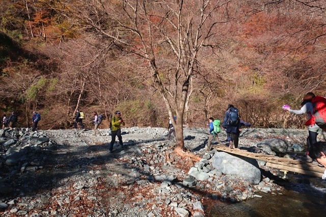 f:id:aohige0718:20191216214653j:plain 丹沢二俣の登山者