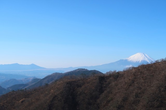 f:id:aohige0718:20191216215136j:plain マルガヤ尾根から見る富士山