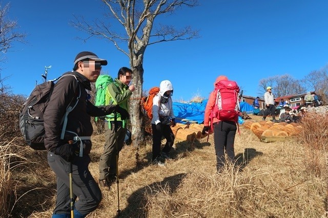 f:id:aohige0718:20191216215417j:plain 塔ノ岳を目指して出発