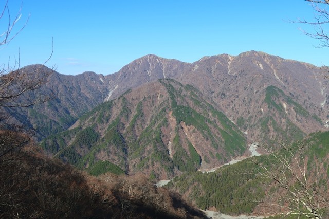 f:id:aohige0718:20191216215444j:plain 丹沢山塊最高峰の蛭ヶ岳