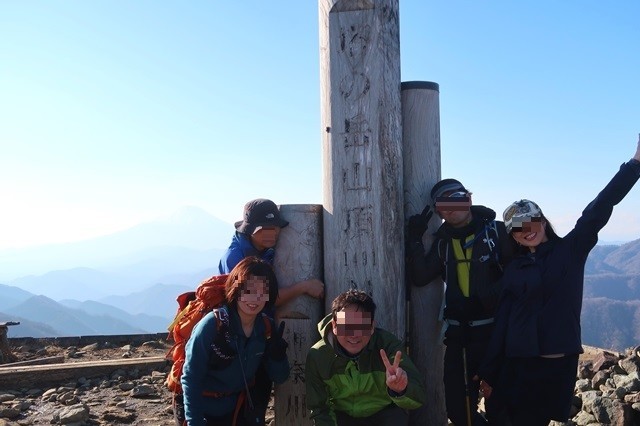 f:id:aohige0718:20191216215538j:plain 丹沢登山オフ会最高峰の塔ノ岳山頂