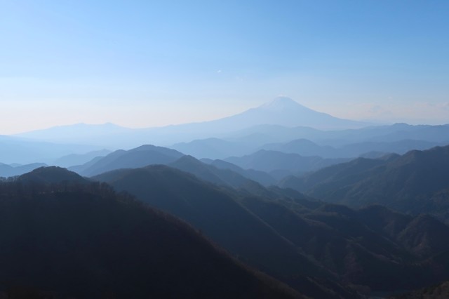 f:id:aohige0718:20191216215623j:plain 丹沢らしい富士山の景色