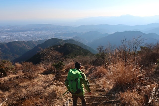 f:id:aohige0718:20191216215704j:plain 大倉尾根を下山中登山者