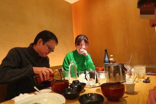 忘年会で女子を口説く