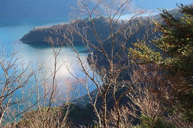 中之倉峠から浩庵キャンプ場眺め