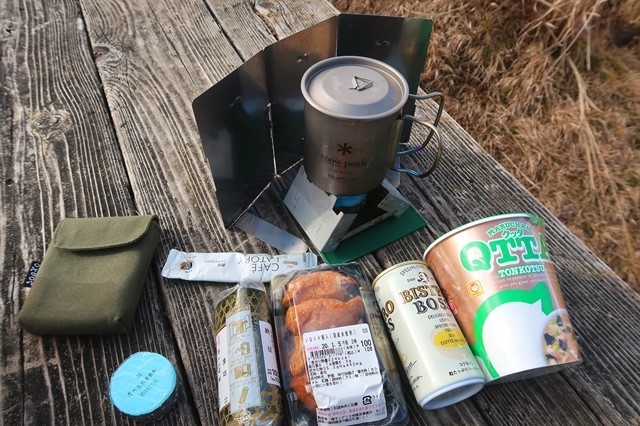 大山三峰山付近で昼飯