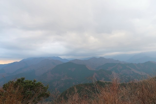 経ヶ岳からの丹沢山塊景色