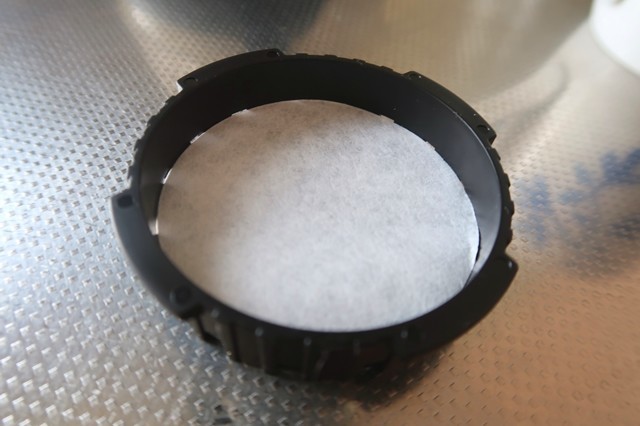 エアロプレスコーヒーメーカーのフィルター部分にろ紙をセット